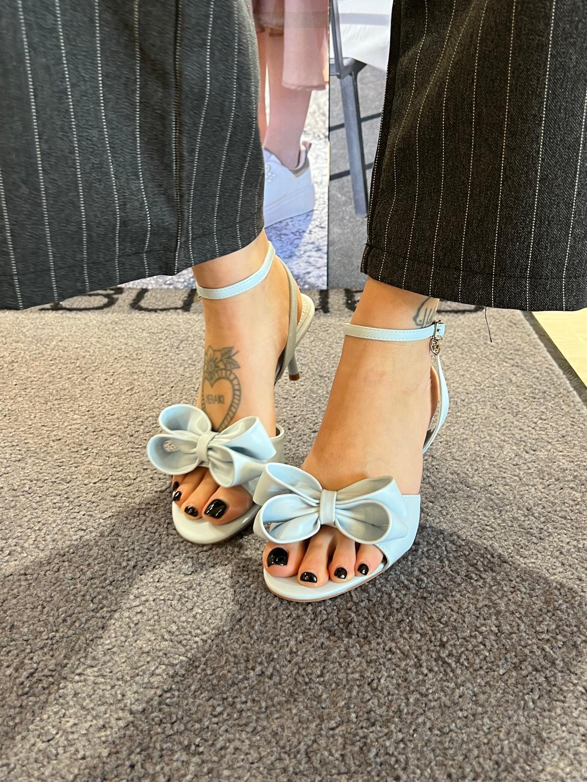 Ankle strap con fiocco celeste V_FG02