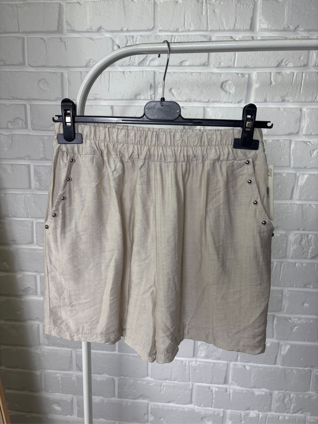 Short con borchie V_82500