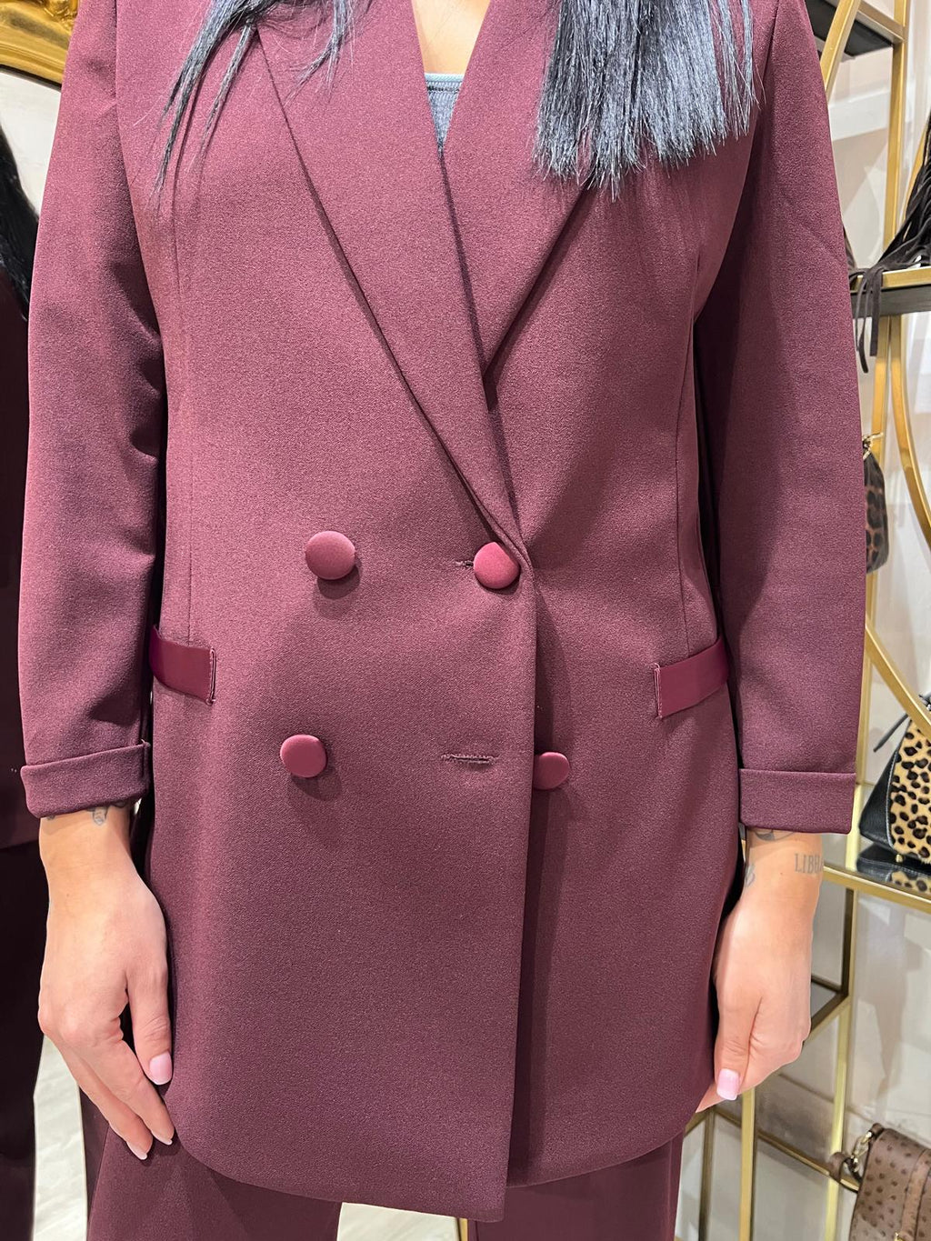 Tailleur impero con dettagli in raso