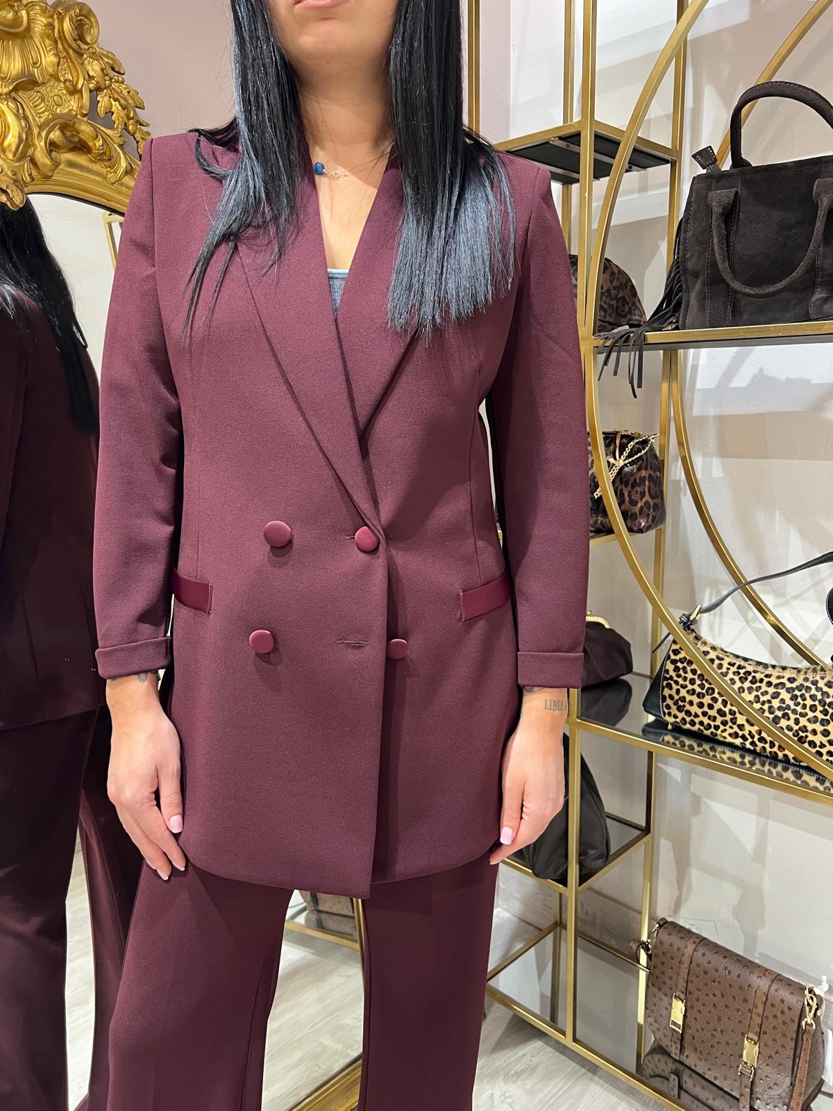 Tailleur impero con dettagli in raso