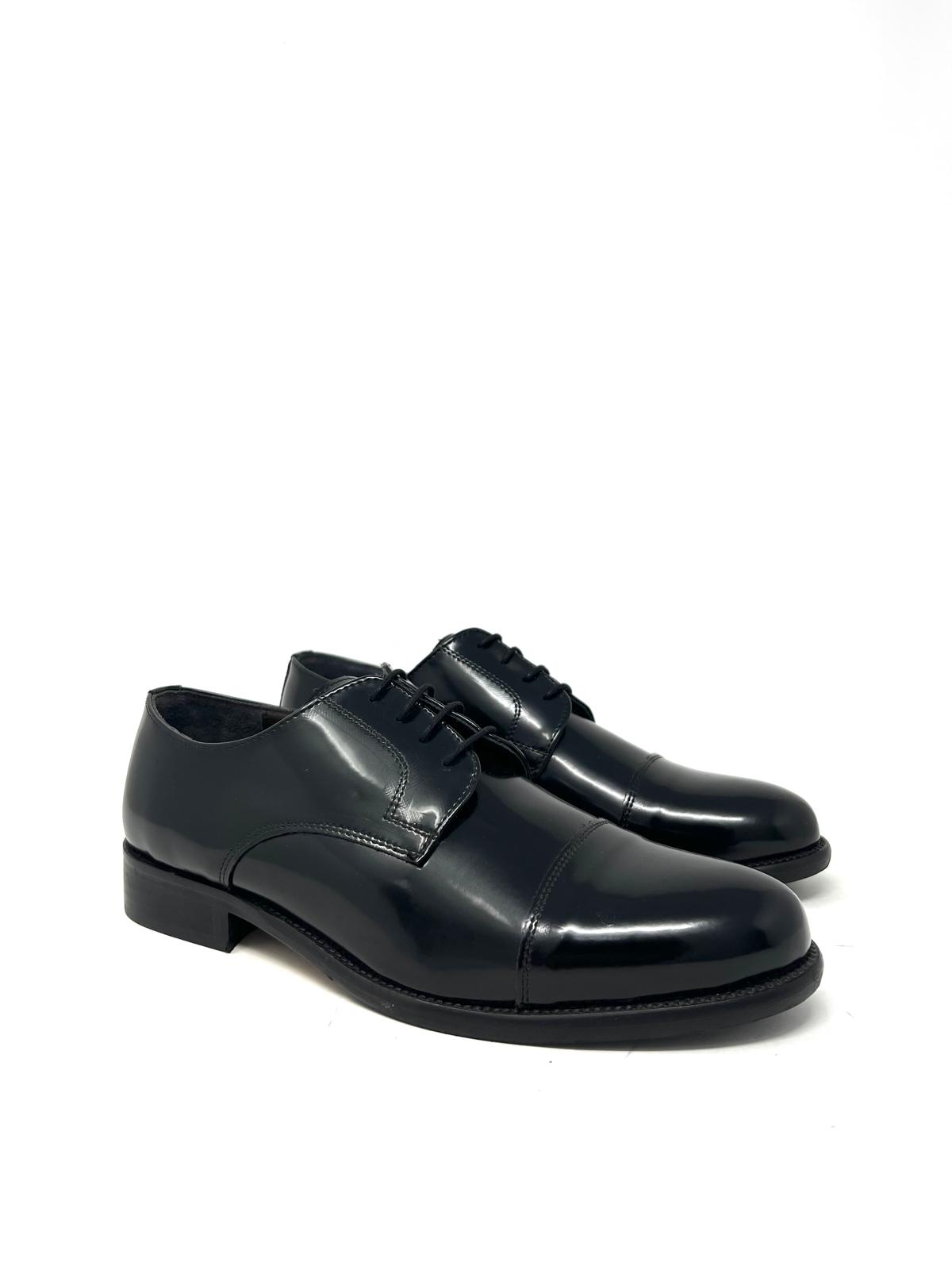 Scarpa elegante derby uomo vernice nera abrasivato -B7CDERB