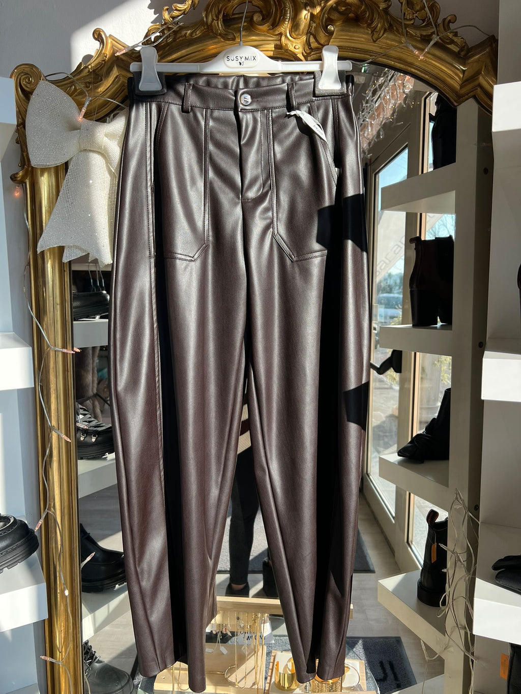 Pantalone in ecopelle liscio moro con tasche - 266710N