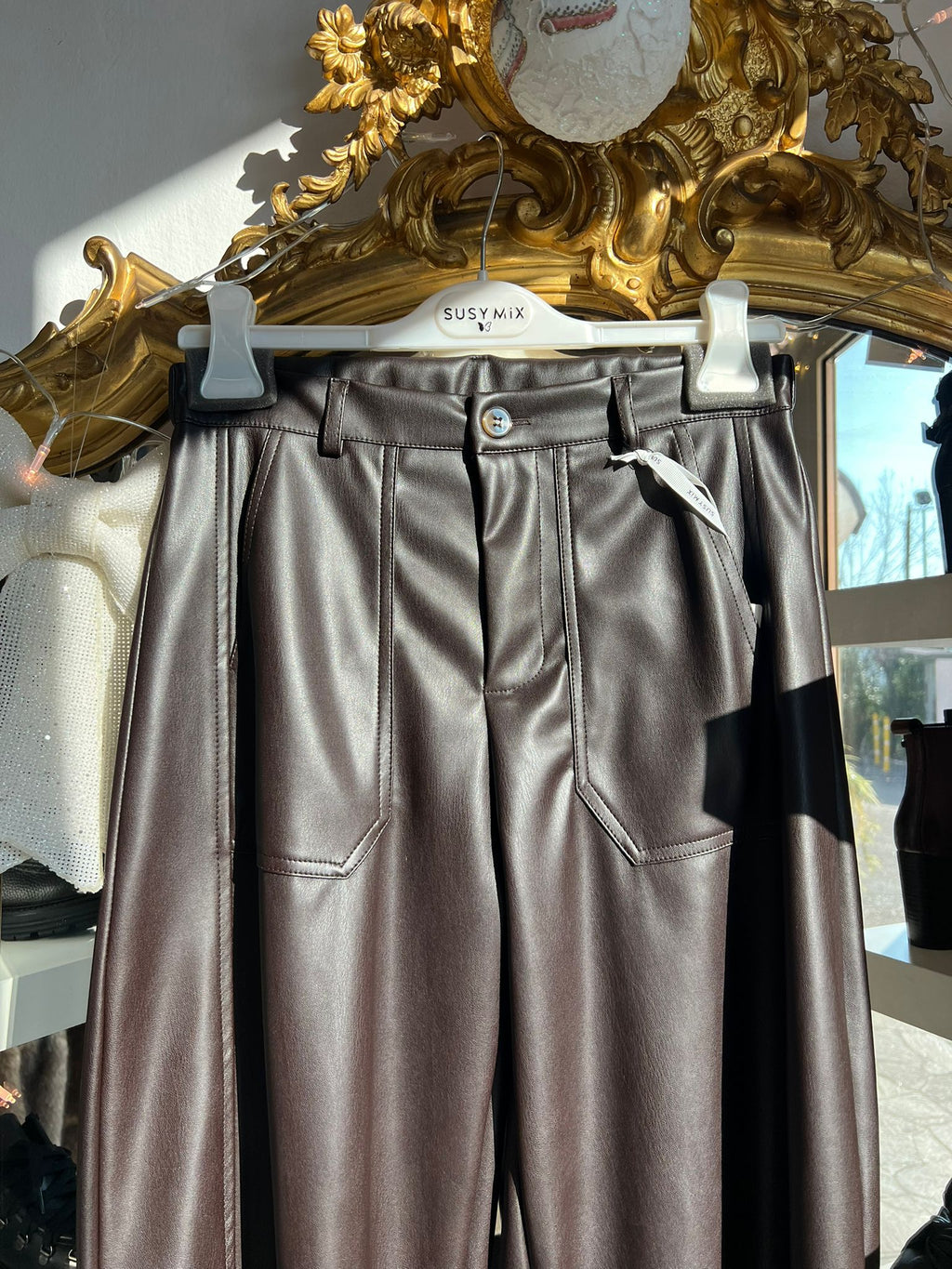 Pantalone in ecopelle liscio moro con tasche - 266710N