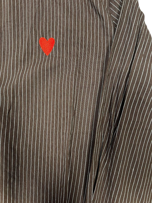 Camicia gessata color marrone con cuore rosso - V_2435