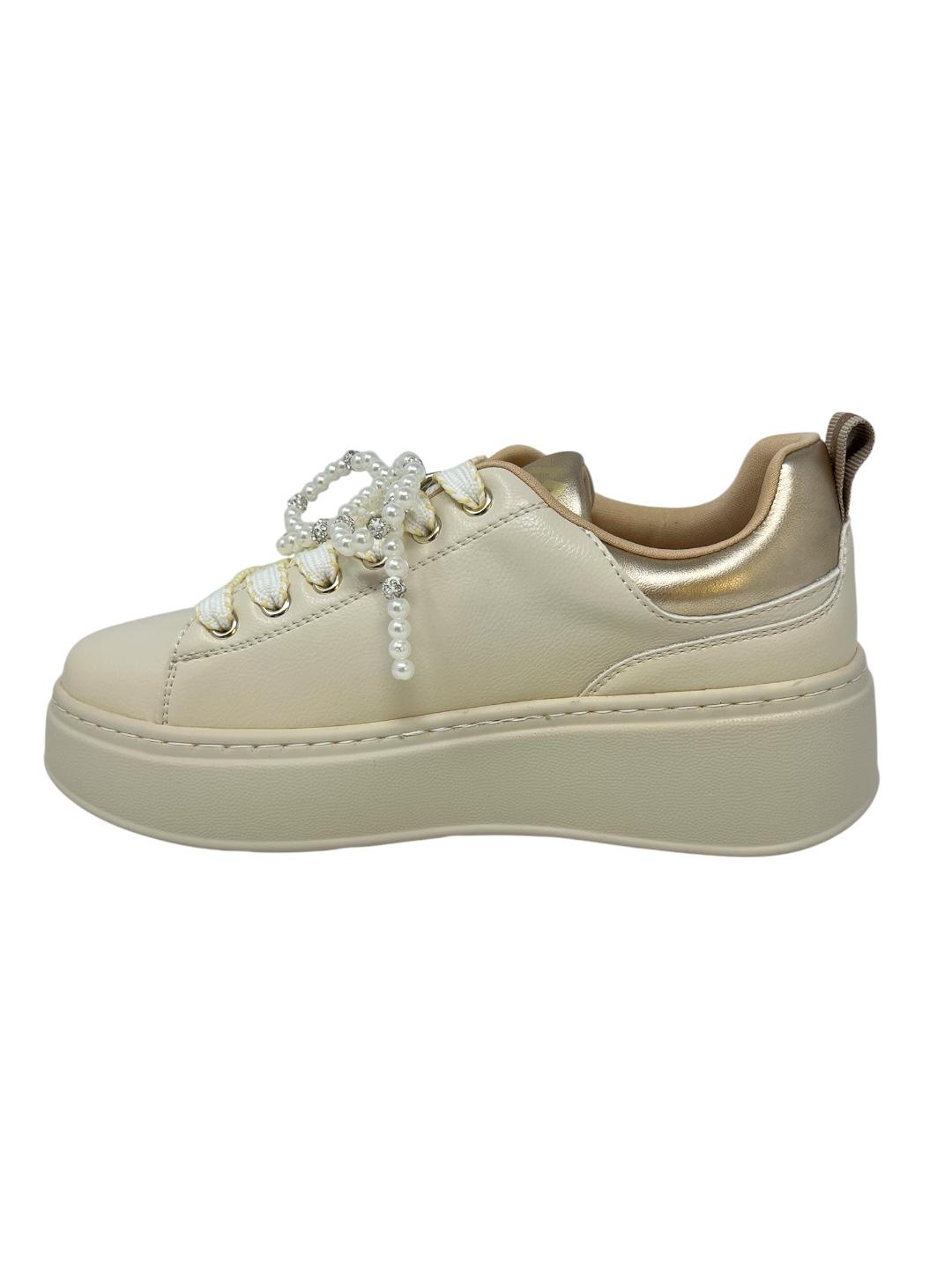 Sneakers con decorazioni perlate - V_GB1046