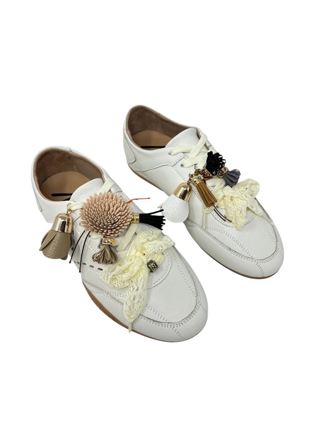 Sneakers bianca con accessori - V_8ACC