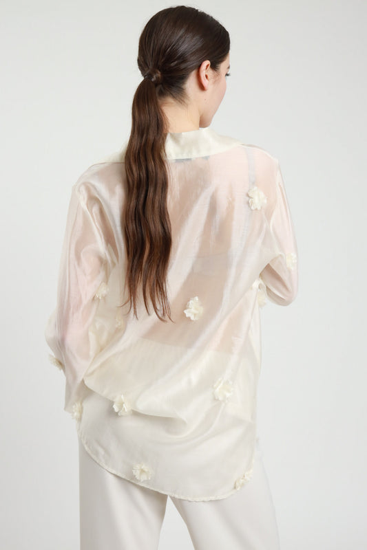 Camicia latte con fiori ricamata V_26522