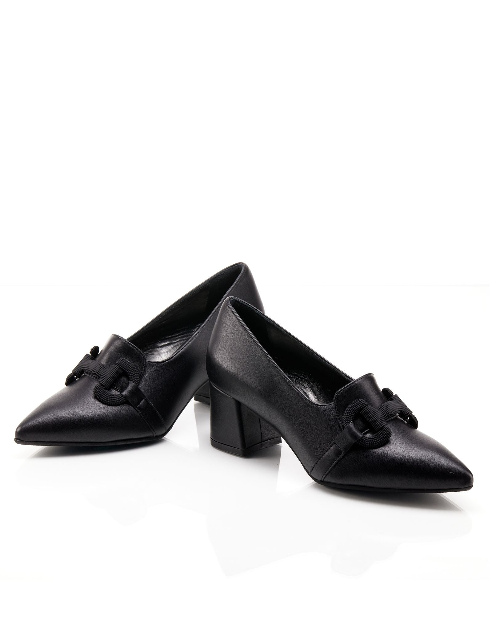Mocassino con tacco e accessorio - I23411