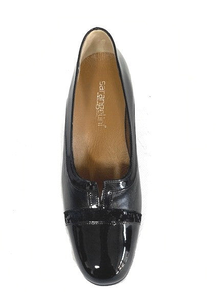 Scarpa in vernice lucida