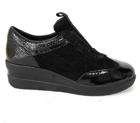 Slip-on in camoscio naplack e strass