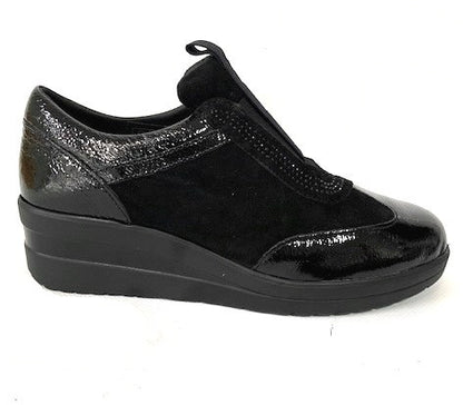Slip-on in camoscio naplack e strass
