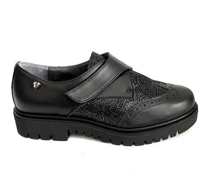 Scarpa con strappo