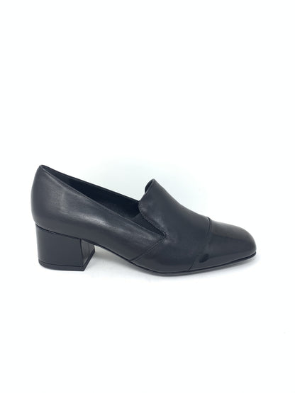 Scarpa in pelle inserti vernice nero