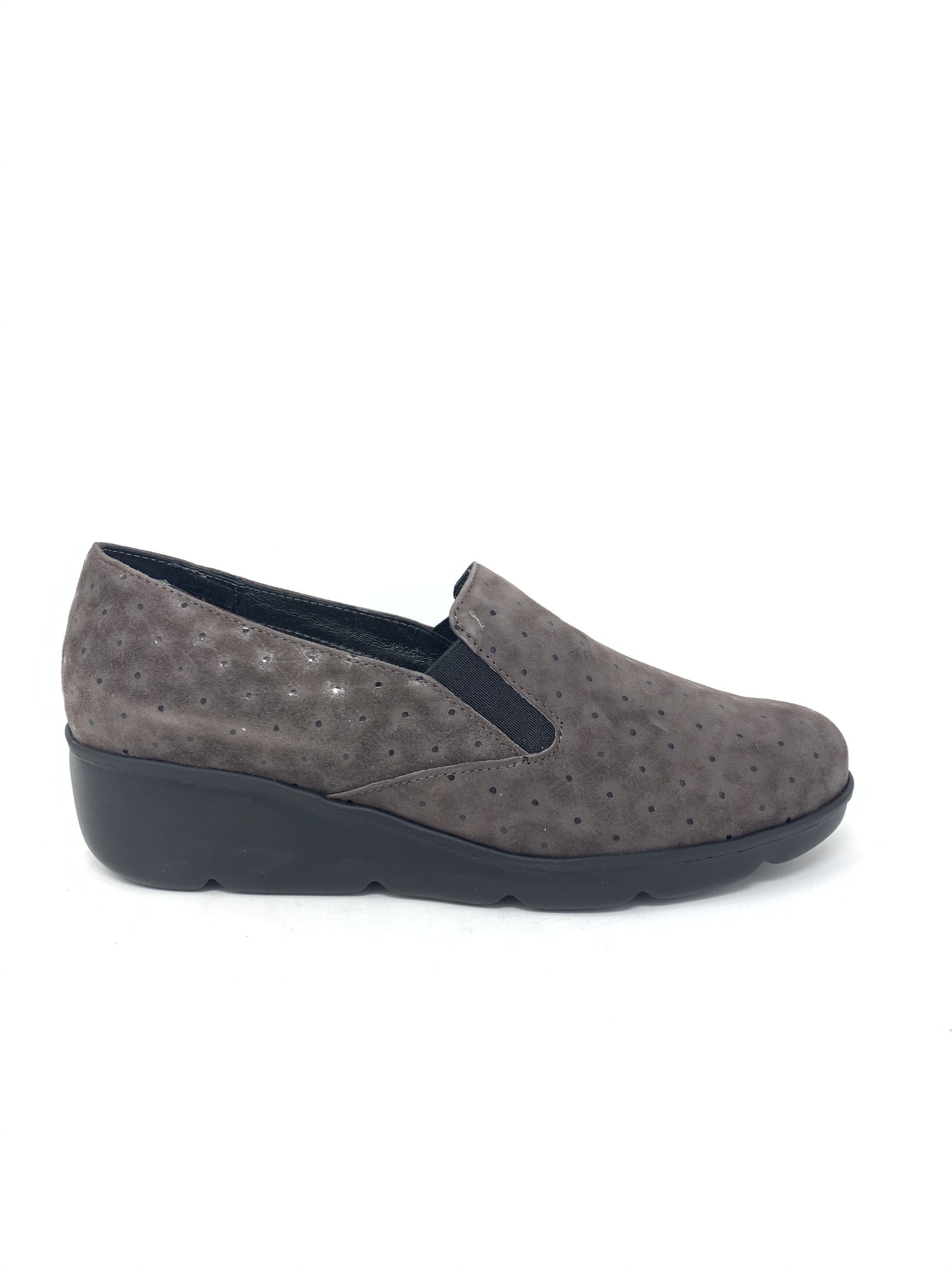 Scarpa accollata in camoscio Made in Italy