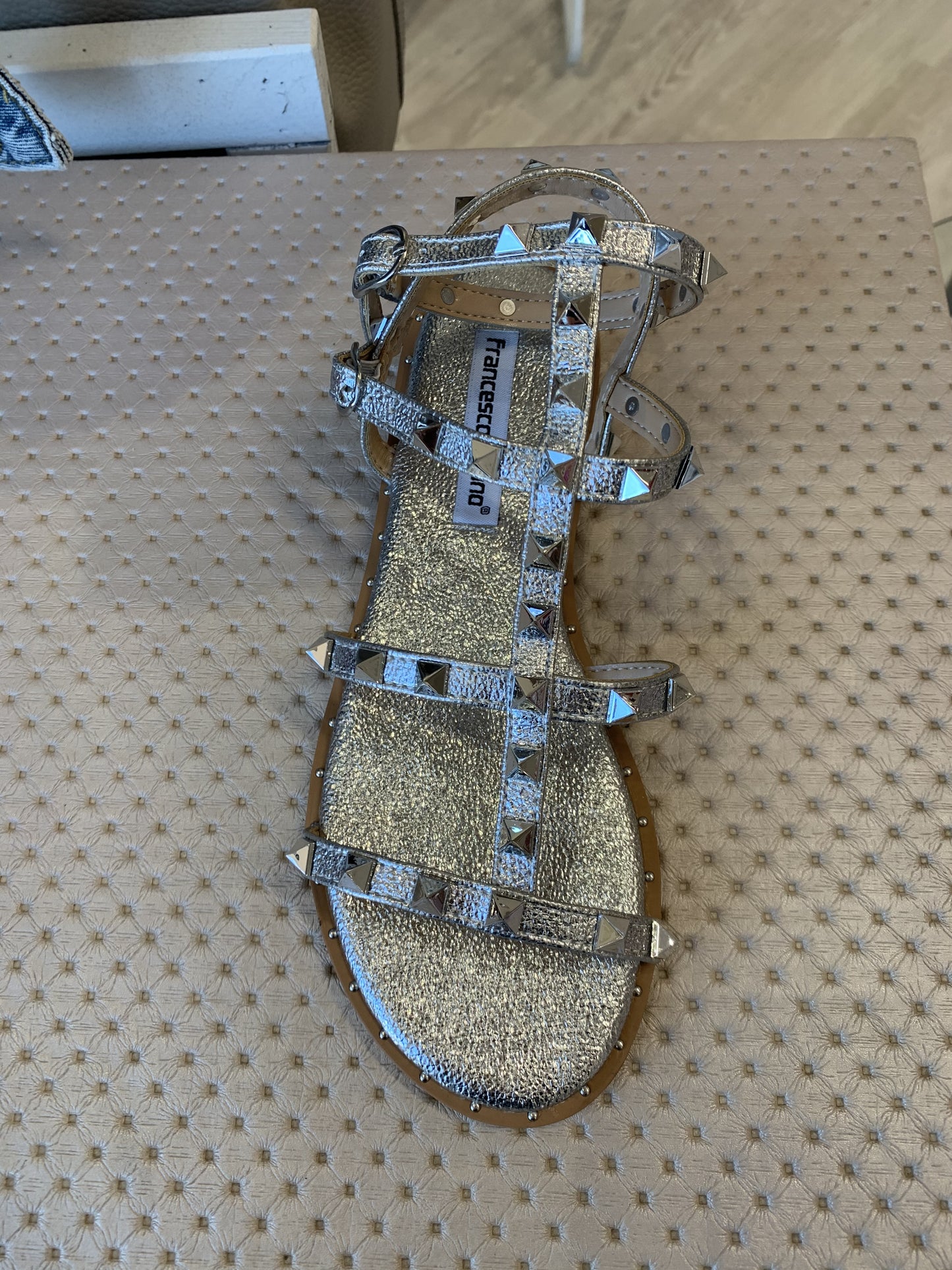 Sandalo gladiatore borchie argento