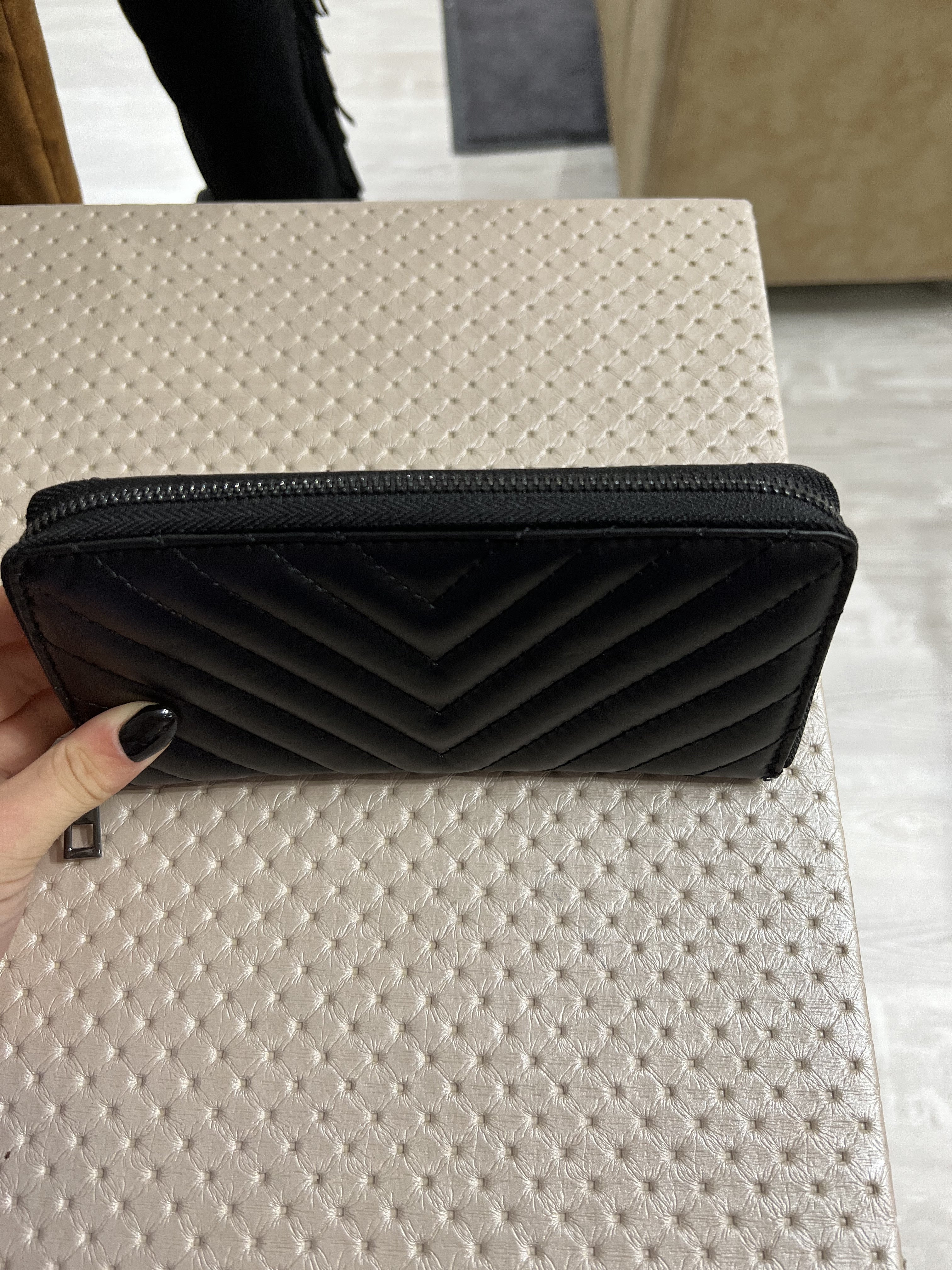 Portafoglio zip trapuntato pelle nero