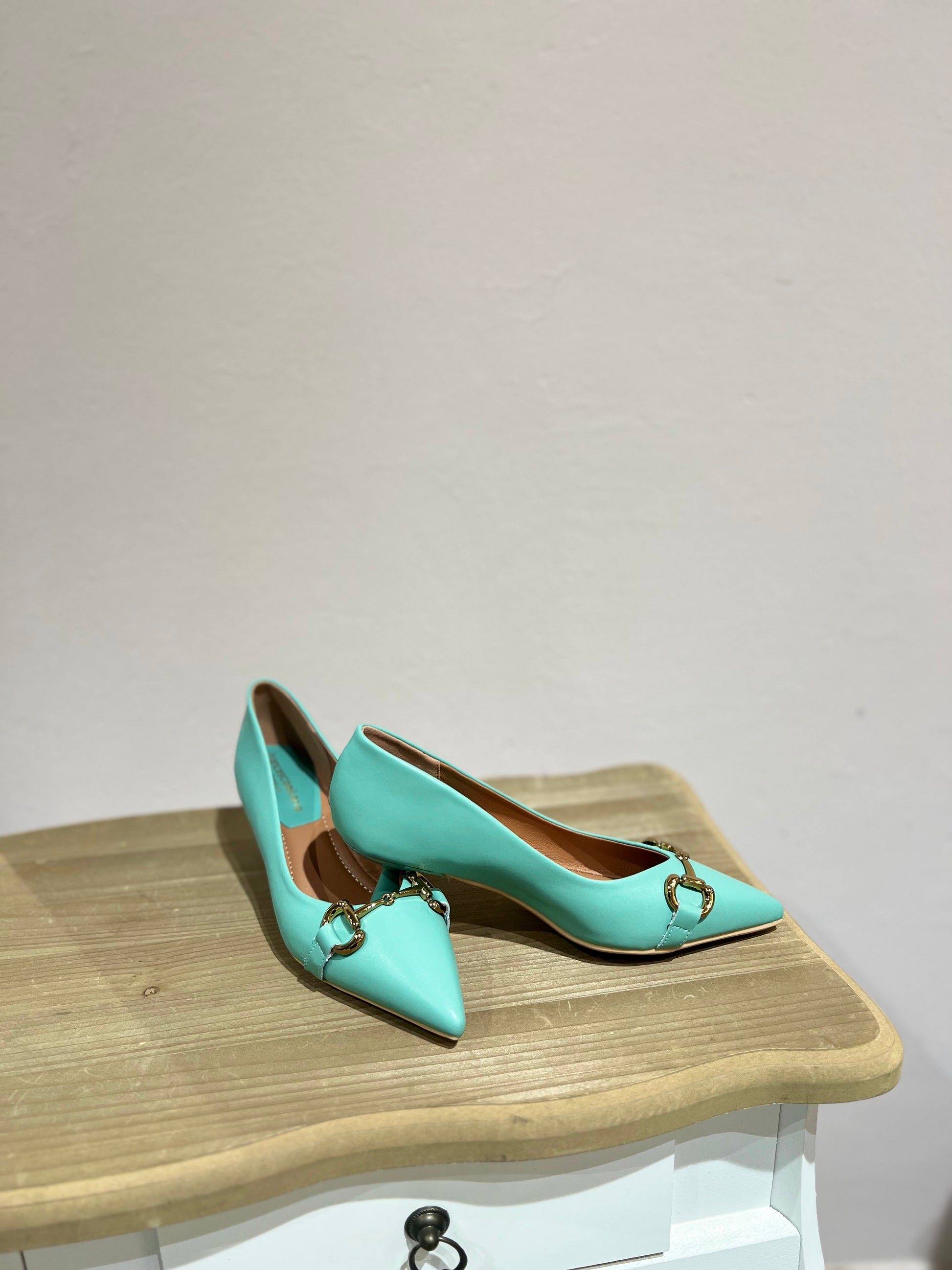 Decolte 2025 color tiffany