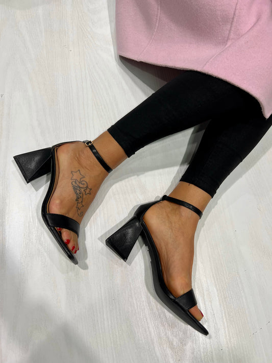 Sandalo con tacco geometrico in pelle nero - C2103AN